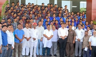 जिला कलक्टर ने दिलाई राष्ट्रीय आतंकवाद विरोधी दिवस के अवसर पर शपथ 