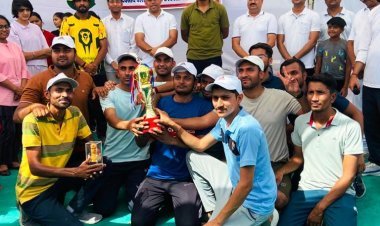 प्रशिक्षण प्राप्त कर रहे नवनियुक्त ग्राम विकास अधिकारियों के बीच आयोजित हुआ क्रिकेट मैत्री मैच