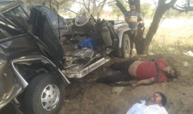 सादुलपुर - राजगढ़ तहसील क्षेत्र के दो युवकों की हरियाणा में बिती  रात्रि (21 मई) को एक दुर्घटना में मौत हो गई जबकि 3 घायल हो गए हैं।