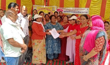 महिला आयोग अध्यक्ष रियाज व सीएमएचओं डॉ. षर्मा ने की एलएचवी व एएनएम संघ से वार्ता