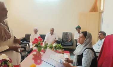 धनाऊ प्रधान ने की जनसुनवाई, ग्रामीणों की समस्या का हाथों हाथ किया निवारण