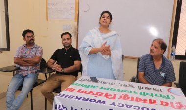 परोपकार में अपनी मेहनत की कमाई लगाना सराहनीय कार्य - सिहाग भामाशाह बाबूलाल दूधेड़िया दे रहे आशा सहयोगिनी को साड़ी, राजलदेसर में करवा रहे स्कूल का जीर्णोद्धार, जिला कलक्टर ने की सराहना