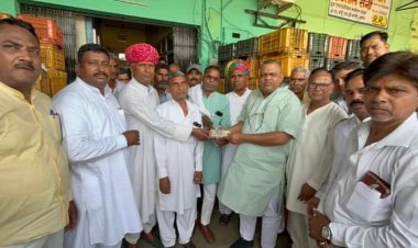 जिला सैनी महासभा ने स्व. मोहनलाल सैनी के परिजनों को सौंपी एक लाख की आर्थिक सहायता