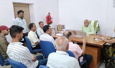 सरस डेयरी के कर्मचारियों की एमडी ने ली बैठक, बोले सरस की प्रदेश में है बड़ी पहचान, इसको कायम रखने के लिए क्वालिटी होना जरूरी, एमडी ने दुग्ध बढाने को लेकर की चर्चा