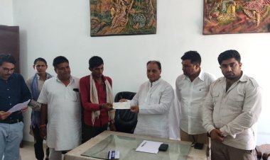 राजीव गांधी कृषि साथी योजना के तहत 9 किसान परिवारों को 12.55 लाख के चैक देकर किया लाभान्वित