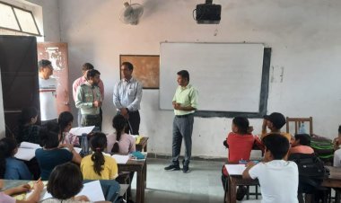 जिला कमिश्नर ने किया अभिरुचि एवं कला कौशल शिविर का निरीक्षण ।