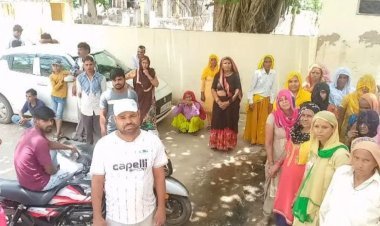 दोषियों को गिरफ्तार करने की मांग पर अड़े मृतका के परिजन, कई लोग पहुंचे थाने