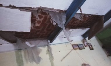 तेज तूफान व बारिश से टूटा किसान का आशियाना‌, ग्रामीणों ने की मुआवजे की मांग 