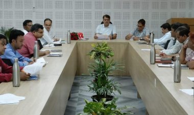 सीएसआर मद से शिक्षा, चिकित्सा, जल संरक्षण एवं सामुदायिक विकास कार्य कराने हेतु प्रस्ताव तैयार करें - जिला कलक्टर