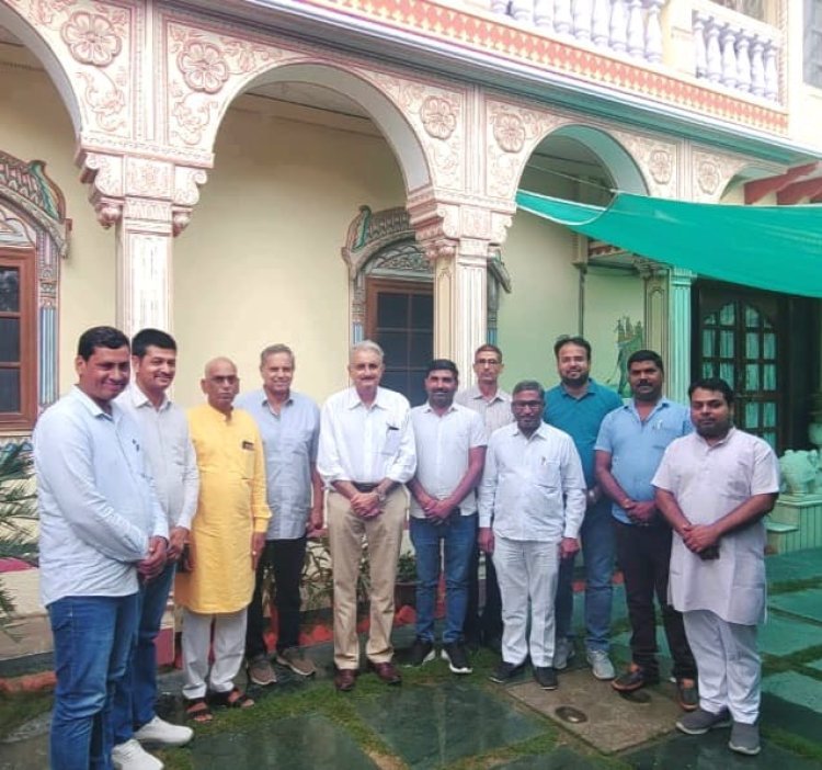 भारतीय जनता पार्टी फतेहपुर के मंडल अध्यक्ष रामअवतार रूंथला के नेतृत्व में सोमवार को भाजपा पार्षद और कार्यकर्ताओं ने उपखंड अधिकारी को ज्ञापन सौंपा