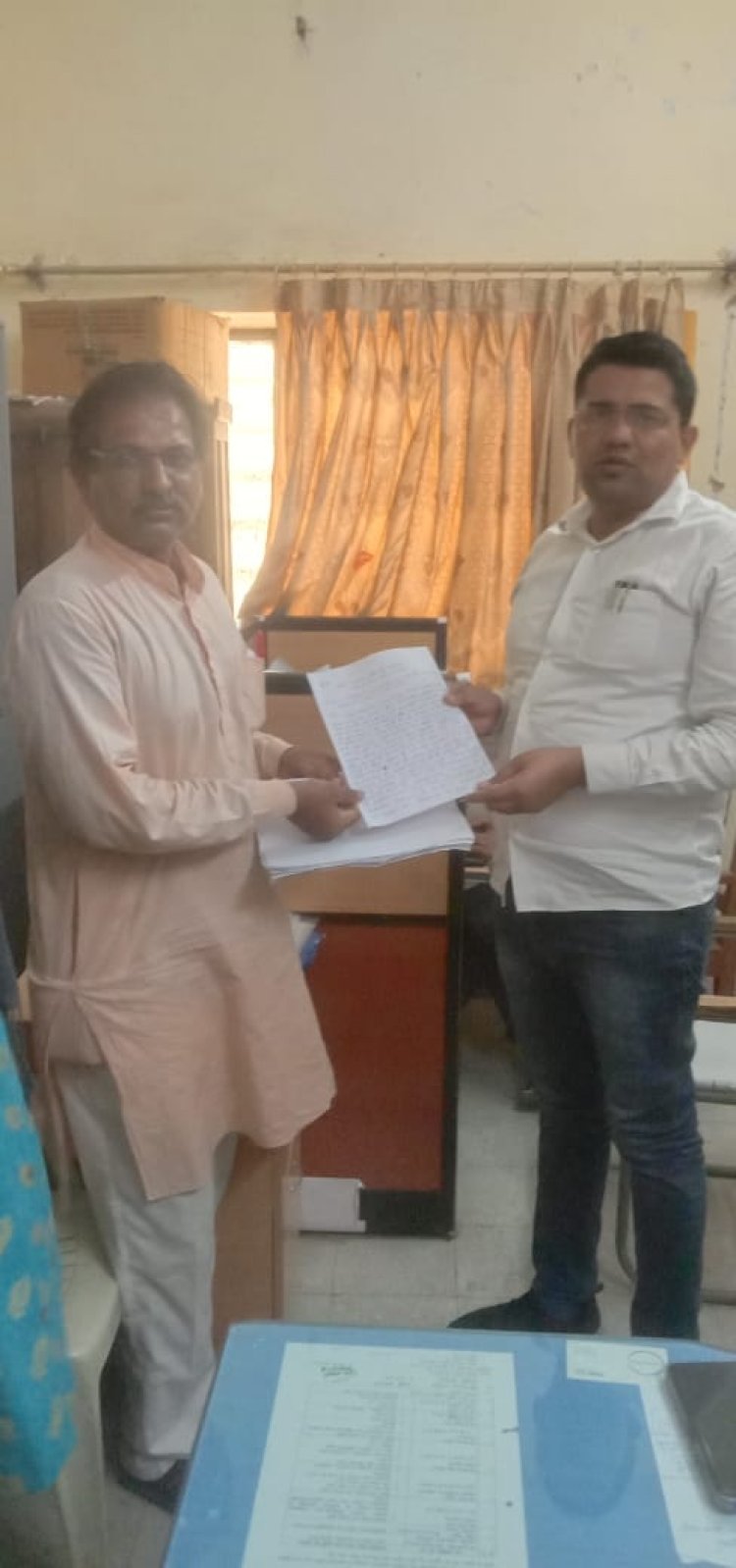 नाबालिग छात्रा से ज्यादती के आरोपी को गिरफ्तार करने हेतु ज्ञापन दिया