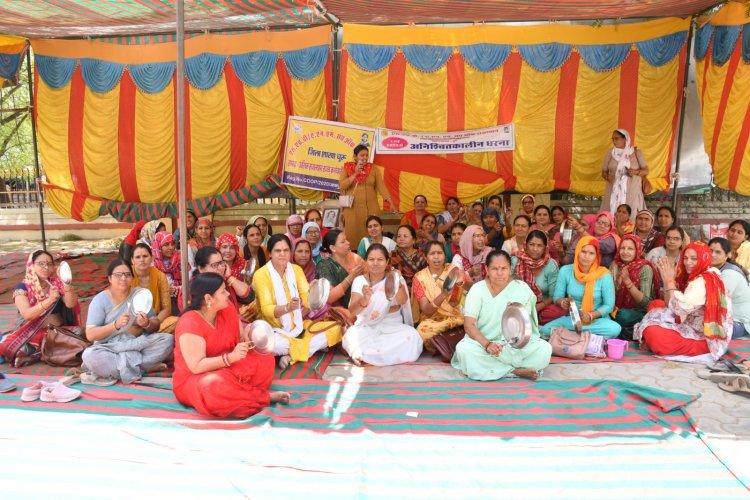 एलएचवी, एएनएम संघ ने थाली बजाकर किया विरोध प्रदर्षन