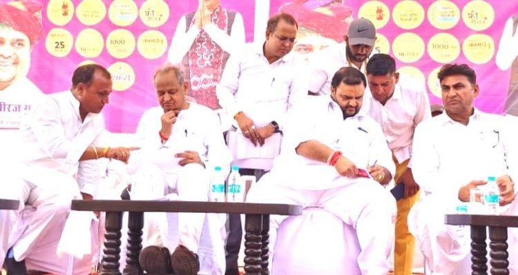 मांडलगढ़ विधानसभा क्षेत्र को शाहपुरा में शामिल नहीं किए जाने को लेकर सीएम को सौंपा ज्ञापन