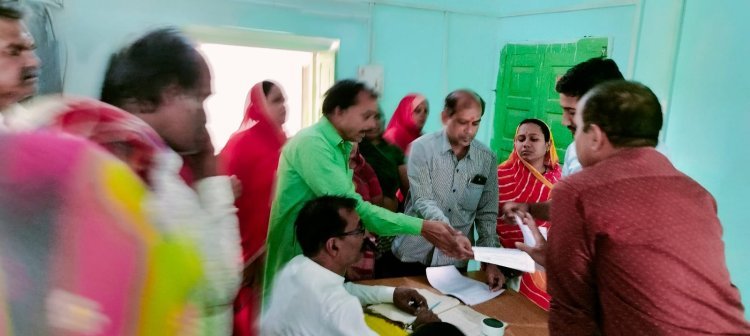 गर्मी बढ़ते ही क्षेत्र में पानी की किल्लत बढ़ी, लोग परेशान पानी की समस्या से परेशान महिलाओं ने  जमकर किया प्रदर्शन,की नारेबाजी