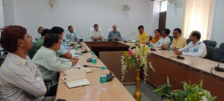 जिले के ईवीएम/वीवीपेट प्रथम स्तरीय जांच कार्य 15 मई से होगा प्रारम्भ राजनैतिक दलों के प्रतिनिधियों की बैठक आयोजित