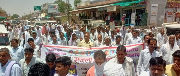 गांव कातर में सैंकड़ों लोगों ने दी गिरफ्तारियां