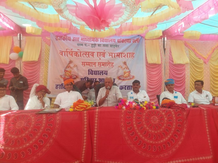 शिव विधायक अमीन खान द्वारा बांकाणा तला विद्यालय में टिन शैड निर्माण की घोषणा