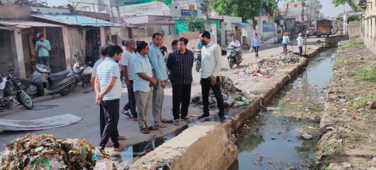 नगर परिषद सभापति व आयुक्त ने किया सफाई व्यवस्था का निरीक्षण