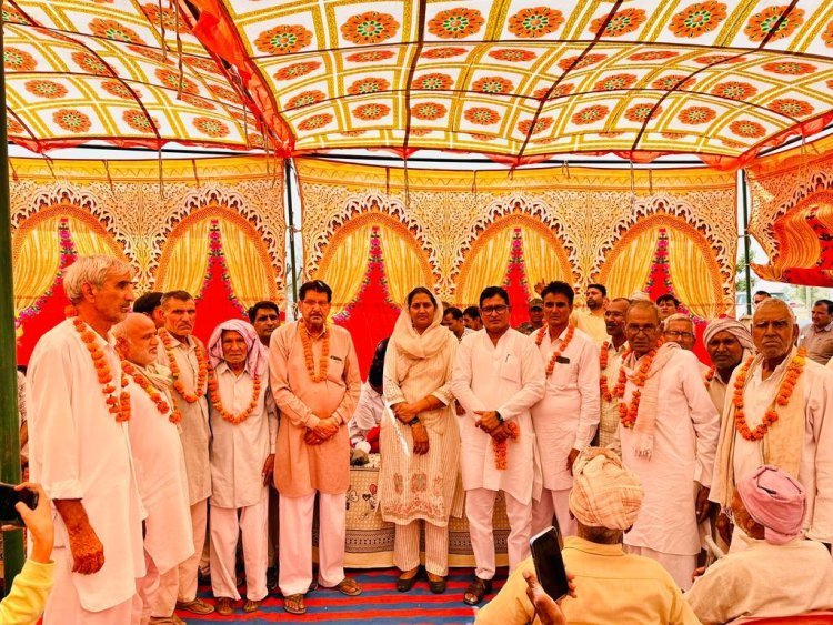 सादुलपुर विधायक कृष्णा पुनिया के नेतृत्व में गाँव बैरासर बड़ा में कम्युनिस्ट पार्टी, मार्क्सवादी पार्टी, बीजेपी व बसपा छोड़कर कांग्रेस पार्टी जॉइन की