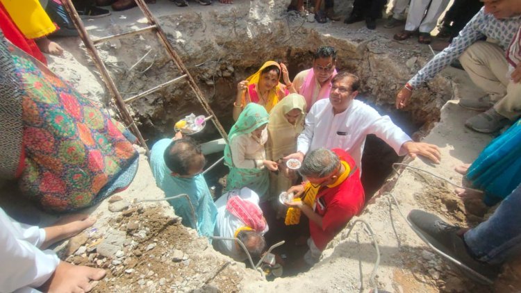 विधायक अबरार ने भूमि पूजन कर त्रिनेत्र गणेश जी महाद्वार की रखी आधारशिला