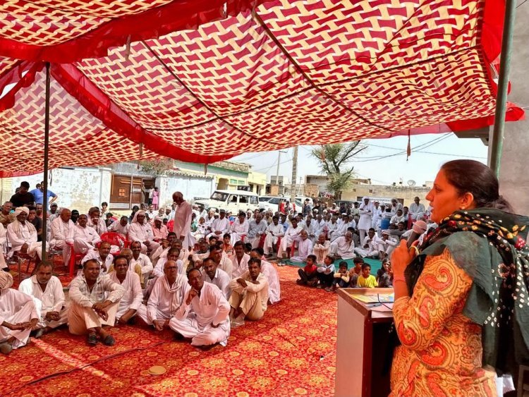 सादुलपुर सदाऊ में विधायक कोष से बने सीसी ब्लॉक रोड़ का विधायक कृष्णा पुनिया ने किया शिलान्यास