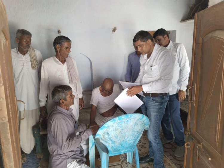 प्रशासन की संवेदनशीलता, तहसीलदार ने घर जाकर किया खाता विभाजन