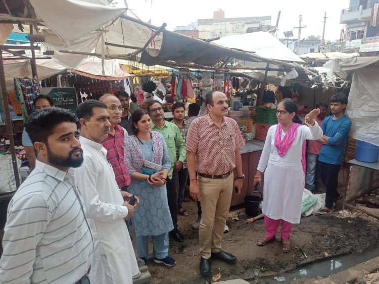 स्वच्छ भारत मिशन के डायरेक्टर अजय सिंह राठौड़ टोडी आये..
