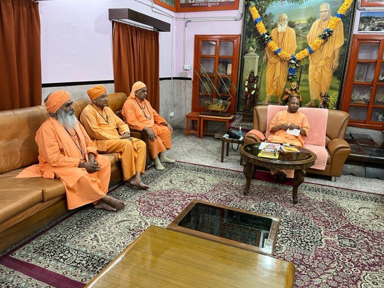 मुख्यमंत्री योगी आदित्यनाथ से मिले महंत नरहरिनाथ