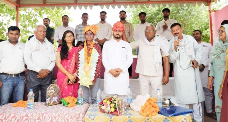 सीबीएसई 10 वीं परीक्षा में राजस्थान में पहले मेरिट लाने पर ऐश्वर्या मेहरा का ग्रामीणों ने किया भव्य सम्मान - बिना कोचिंग के गांव में सेल्फस्टडी से अर्जित की सफलता