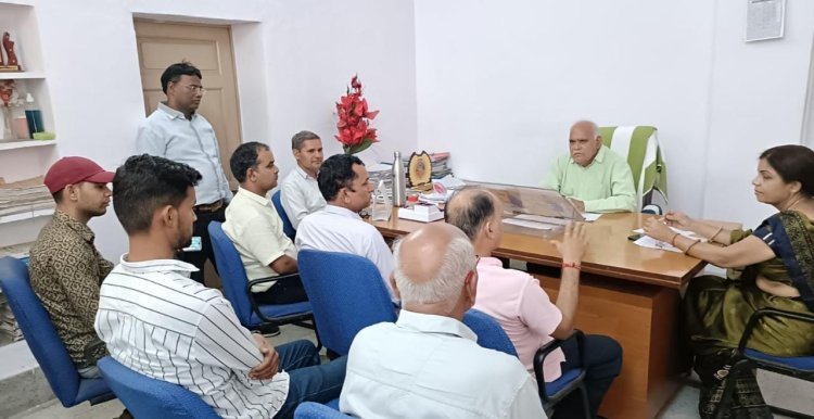 सरस डेयरी के कर्मचारियों की एमडी ने ली बैठक, बोले सरस की प्रदेश में है बड़ी पहचान, इसको कायम रखने के लिए क्वालिटी होना जरूरी, एमडी ने दुग्ध बढाने को लेकर की चर्चा