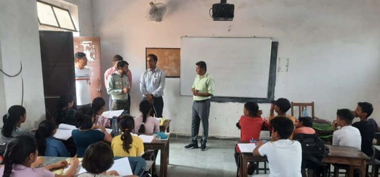 जिला कमिश्नर ने किया अभिरुचि एवं कला कौशल शिविर का निरीक्षण ।