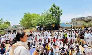 सादुलपुर विधायक निवास पर SC समाज की मीटिंग में डॉ कृष्णा पुनिया ने कहा कि पूर्व बसपा विधायक SC समाज के युवाओं के भविष्य को ख़राब किया