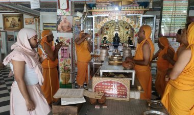 जिनेंद्र देव का अभिषेक- शांतिधारा व पूजन*