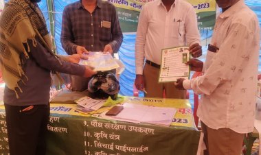 सादुलपुर शिविर में कृषकों को कृषि साहित्य वितरण कर कृषि तकनीकी की जानकारी दी 