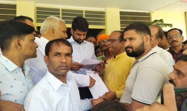 भाजपाइयों ने उपखंड अधिकारी को अतिक्रमण को लेकर सौंपा ज्ञापन*