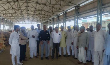 कृषि मंडी में खरीद केंद्र पर समिति अपने स्तर पर करवा रही हैं फसलों की तुलाई, समिति के चेयरमैन ने कहा तुलाई में किसानों के साथ नहीं होने देंगे भष्ट्राचार   