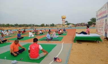 सादुलपुर खेल प्रशिक्षण शिविर में योग गुरु रामरस रामस्नेही ने सिखाये योग और आसन्न 