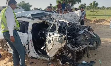 ट्रोले ने टक्कर मारी  बीच रास्ते मे चारों की मौत ,