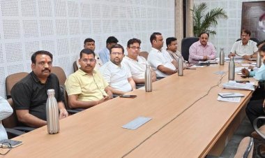 जिला कलक्टर की अध्यक्षता में विधानसभा चुनाव के संबंध में बैठक आयोजित