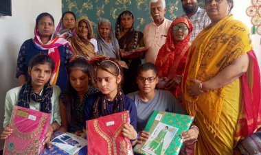 नेक कमाई समूह के प्रयास से जरूरतमंद महिलाओं को दी साडिय़ां