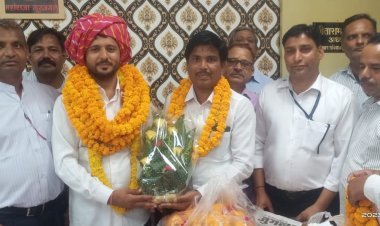 सचिवालय का नेतृत्व चौमू निवासी को मिलने पर पार्षद राजेश वर्मा ने किया सम्मान