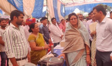 आमजन को योजनाओं से लाभांवित कराने व उनके जायज कार्यों को यथाशीघ्र पूरा करें - मंत्री रावत