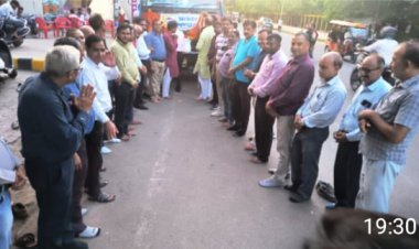 रसद सामग्री से भरा ट्रक किया रवाना