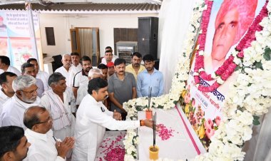 सामाजिक न्याय एवं अधिकारिता मंत्री जूली सहित जनप्रतिनिधियों ने स्व लेखराम ठेकेदार को की श्रद्धांजलि अर्पित