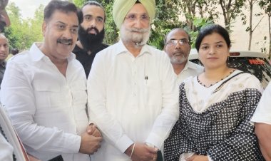 तनवीर खान ने कांग्रेस प्रदेश प्रभारी रंधावा से की मुलाक़ात, दिया फीडबैक