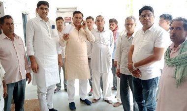 फसल बीमा क्लेम को लेकर कलक्टर को सौंपा ज्ञापन