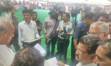 खण्डेला विधानसभा की नीमकाथाना सीमावर्ती ग्राम पंचायतों को नीमकाथाना जिले में शामिल करने की मांग को लेकर प्रतिनिधि मंडल सीएम गहलोत से मिला 