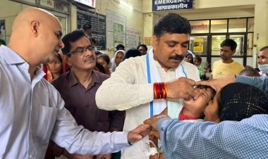 मंत्री जूली ने बच्चों को पिलाई पोलियों की खुराक