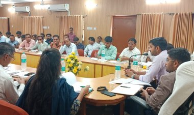 जिला परिषद द्वारा संचालित योजनाओं की वन टू वन समीक्षा लापरवाही बरतने पर चार्जशीट देने के निर्देश