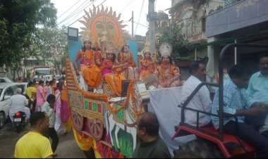 श्री जगन्नाथ रथ यात्रा के साथ शामिल हुई राज ऋषि अभय समाज द्वारा सजाई हुई राम दरबार की झांकी